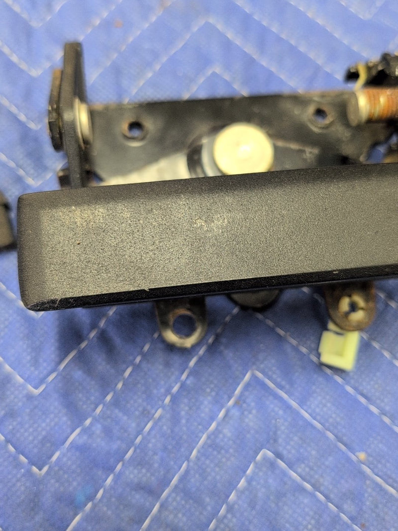 1999-2007 Chevrolet K1500 - Tailgate Handle