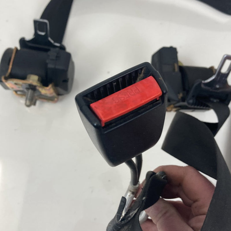 1992 Volvo 940 944 - Rear Seat Belt Buckle Set PN: 3518666