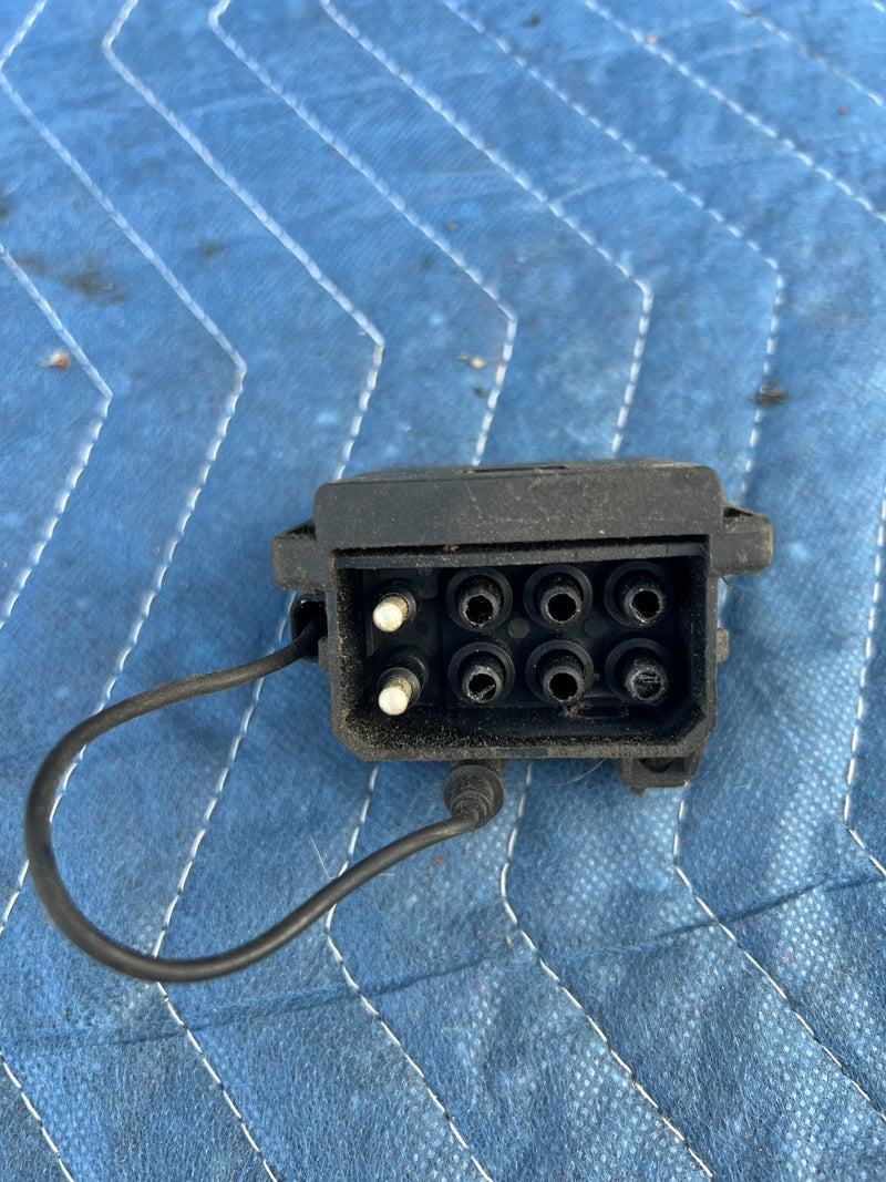1986-1993 Volvo 240 244 Sedan Diagnostic Connection Box 1363929 OEM #4230EM
