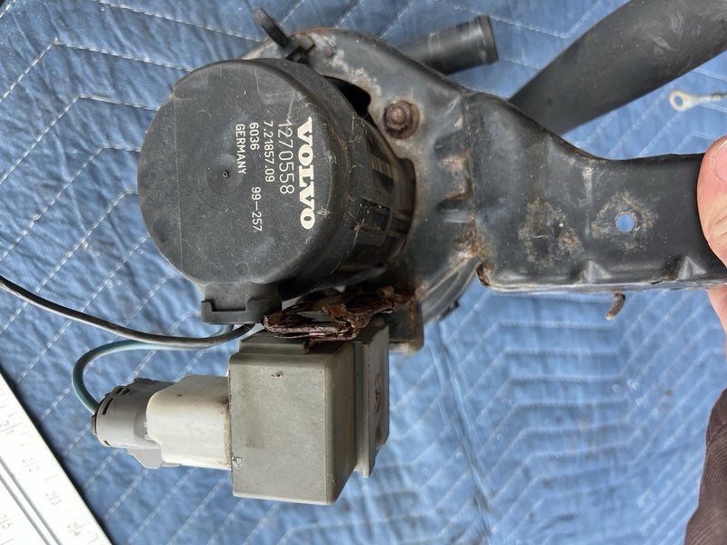 1996-1997 Volvo 850 850R Secondary Air Injection Pump 1270558 & Mount OEM #4547E