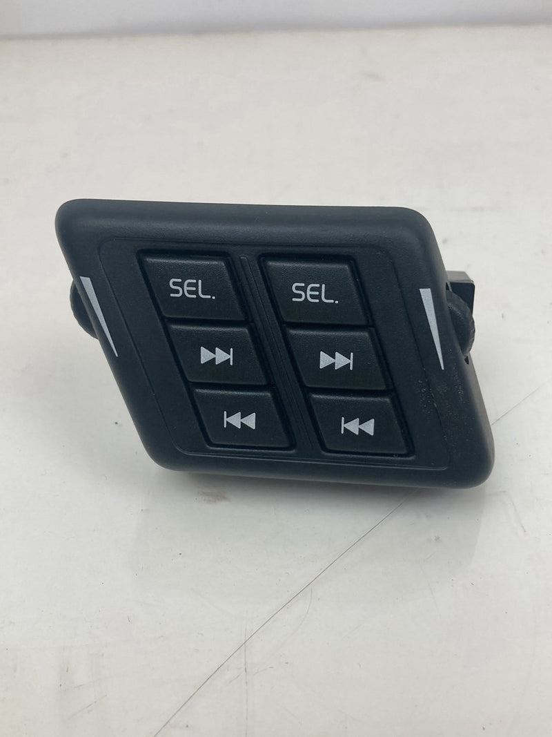 2003-2006 Volvo XC90 Right Rear Headphone Audio Control Switch 8666729 OE #4813M