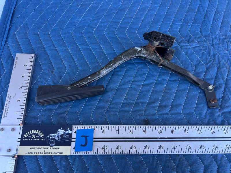 1986-1993 Volvo 240 244 Gas Accelerator Pedal Assembly w/ Bracket OEM #4261EM