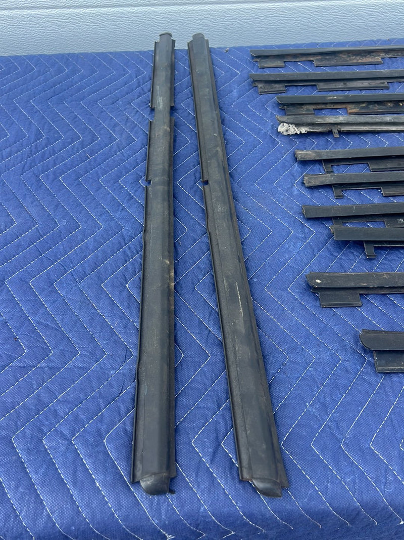 1988-2000 Chevrolet Silverado Left Right Door Window Scraper Edge OEM #5536EM