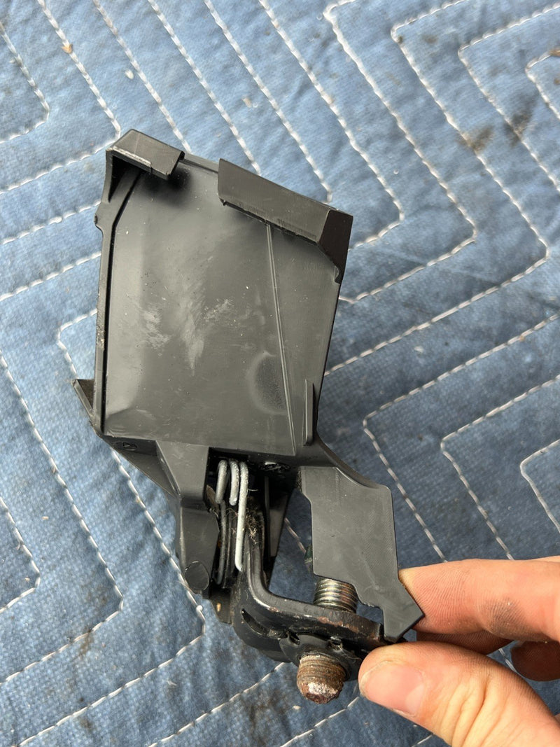 2005-2011 Audi A6 Passenger Right Rear Seat Belt Buckle 4F0857740E OEM #3541EM