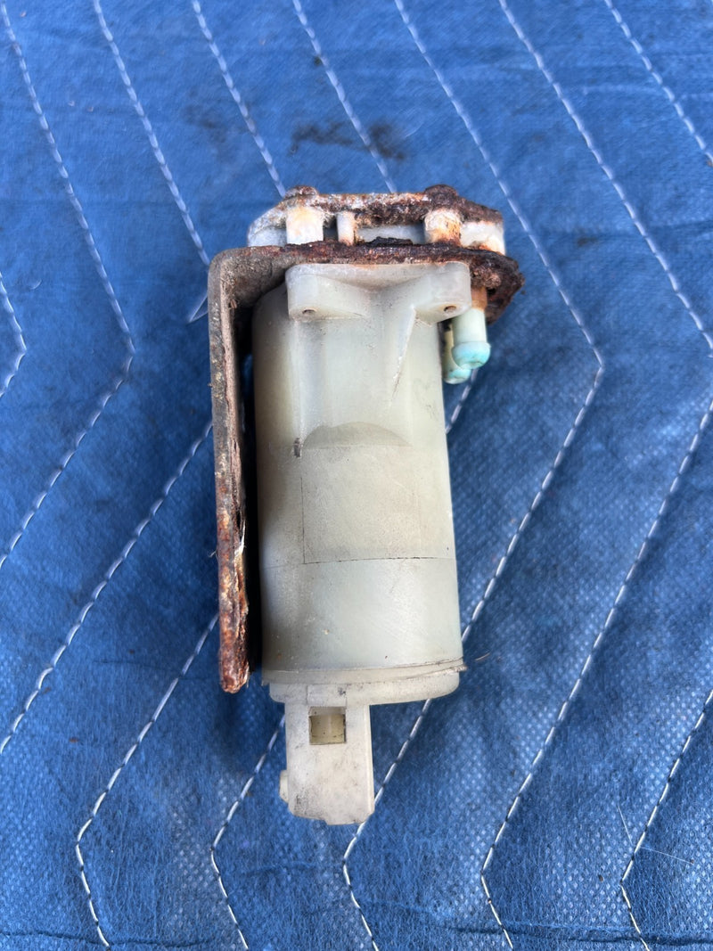 1986-1993 Volvo 240 244 Sedan Front Windshield Washer Pump 051003 OEM #4229EM
