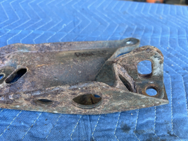 1998-2003 Jaguar XJR XJ8 X308 L & R Rear  Subframe To Body Mount Pair OEM #4696E
