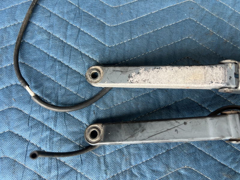 1999-2007 Chevy Silverado Windshield Wiper Arms Pair Set L R OEM #1569CN
