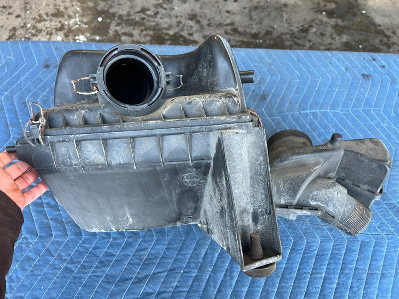 1989-1995 Volvo 740 940 Sedan Air Box Filter Cleaner Housing Assembly OE #3740EM