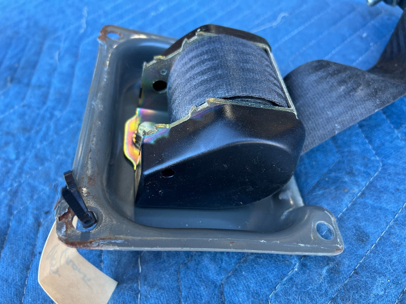 1986-1993 Volvo 240 244 245 Front Passenger Right Seat Belt Retractor OE #4342EM