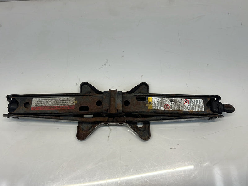 2012 Chevrolet Captiva Sport - Jack & Tool Kit PN: 13500018