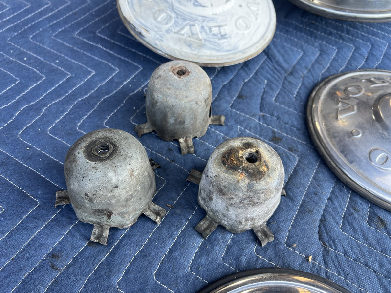 1973 Volvo 140 142 - Hub Cap