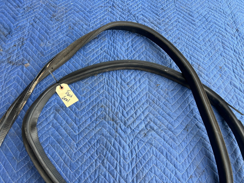 1989-1995 Volvo 740 940 Sedan Rear Trunk Seal Weather Stripping Gasket OE#3755EM
