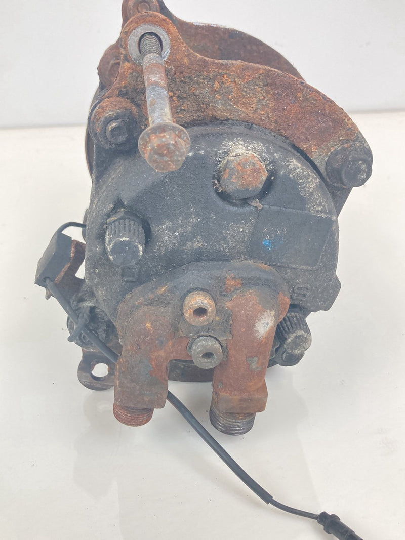 1992 Volvo 940 944 - A/C Compressor PN: 509640-0164