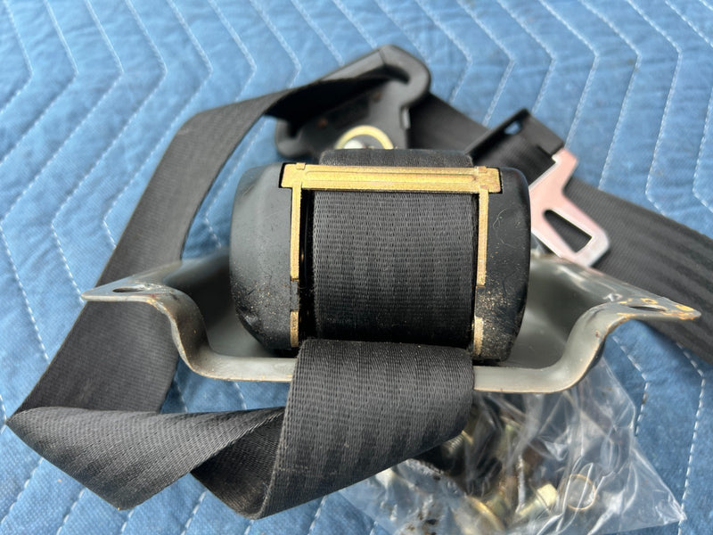 1986-1993 Volvo 240 244 245 Front Passenger Right Seat Belt Retractor OE #4050EM