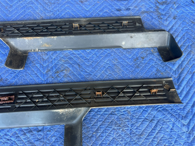 1999-2002 Chevy Silverado GM 1500 2500 RH & LH Sill Plate Entry Trim OEM #1830CN