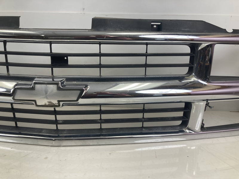 1995-1998 Chevrolet Silverado 2500 GMT400 Front Grille 15981091