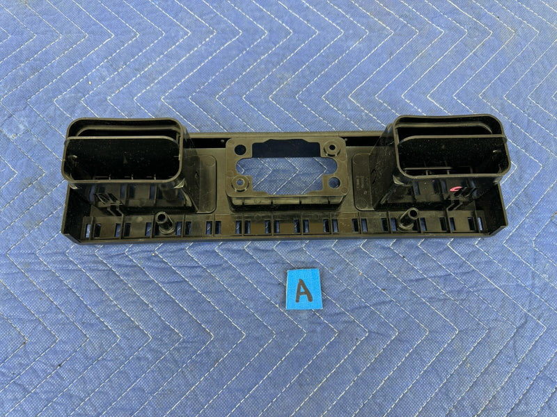 1975-1980 Volvo 240 260 Center Dash Vent Assembly HVAC Heat Cool 1234537 #3834E