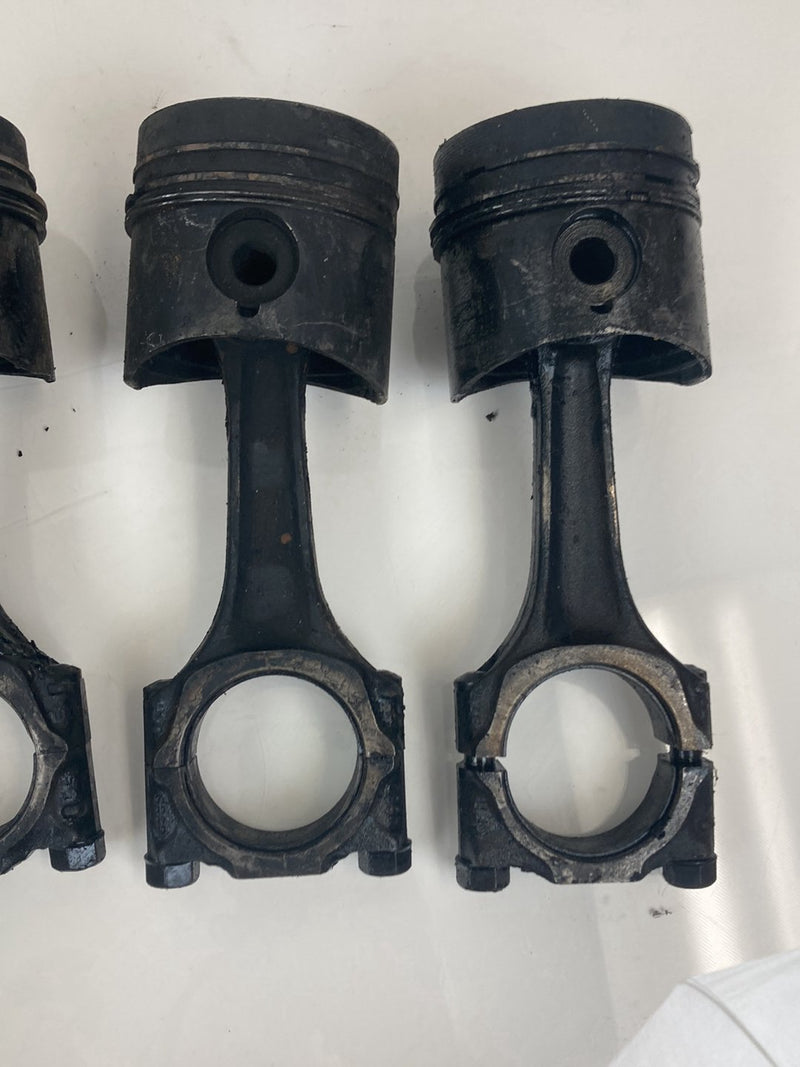 1980 Volvo 244 - Piston