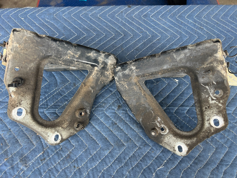 2005-2011 Audi A6 Front Left Right Bumper Bracket Pair 4F0 821 135B/6A OEM #61ZJ