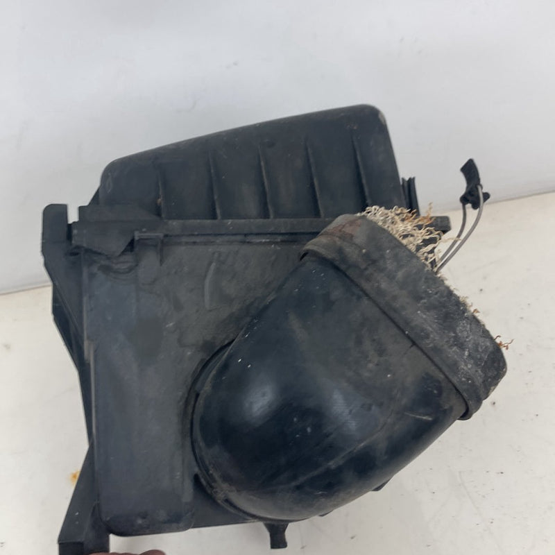 1999-2004 Land Rover Discovery II L550 Air Cleaner Box Intake OEM #5071M