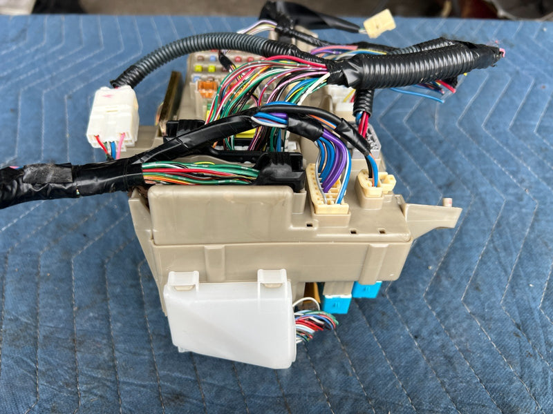 2002-2006  Toyota Camry Interior Cabin Fuse Junction Box  82730-33030 OEM #114DU