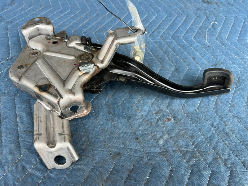 2002-2006  Toyota Camry Emergency Parking Brake Pedal Assembly OEM #118DU