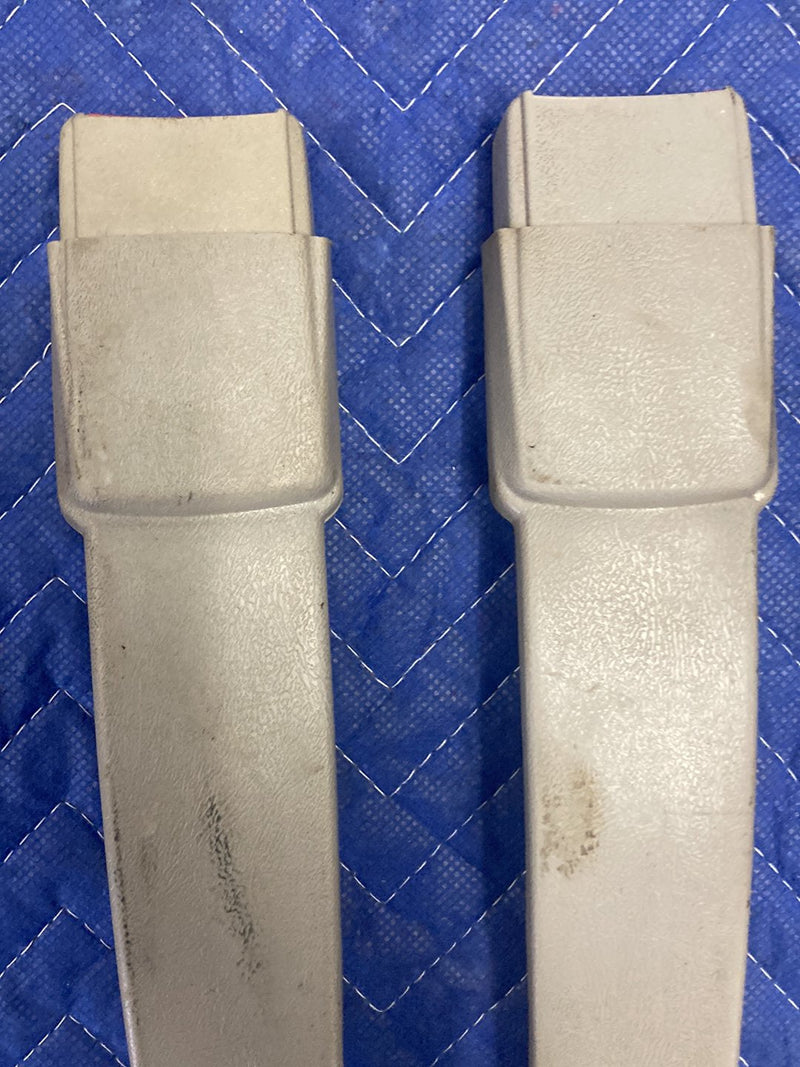 1988-1998 Chevrolet 1500 GMC Left & Right Seat Belt Buckle Pair Beige OE #6404EM