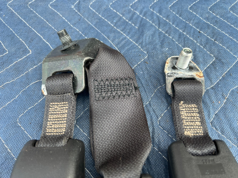2010-2013 Suzuki SX4 Hatchback Rear R & L Center Seat Belt Buckle Set OEM#1320CN