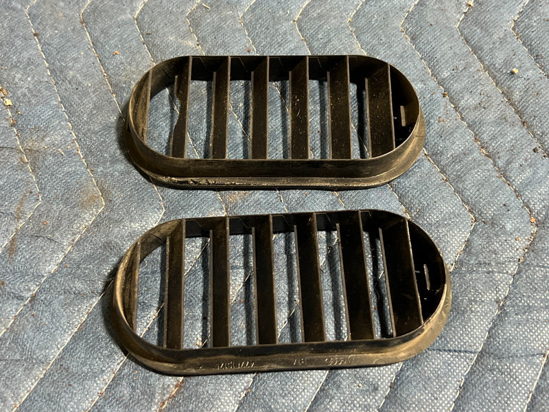 1983-1985 Porsche 944 Right & Left Door Cabin Air Vent Pair 477819175 OEM#2515EM