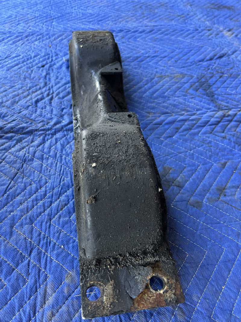Volvo 240 - Crossmember Bracket