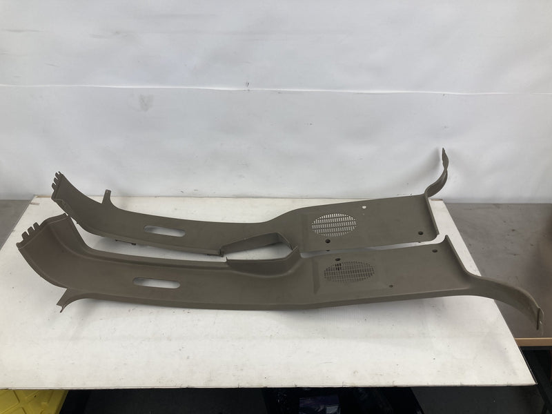 1995-1998 Chevrolet Silverado 2500 GMT400 B Pillar Trim 15976271 15976272 OEM