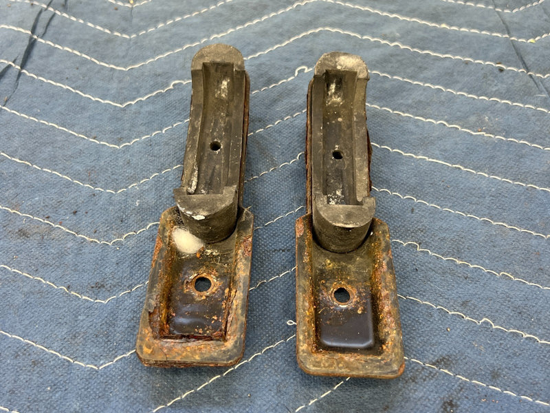 1992-1995 Volvo 940 740 Upper Radiator Support Bracket Mount Pair OEM #3181EM
