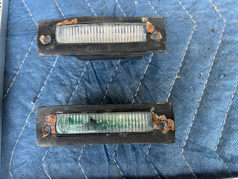 1983-1985 Porsche 944 License Plate Light Lamp Assembly Pair OEM #2556EM