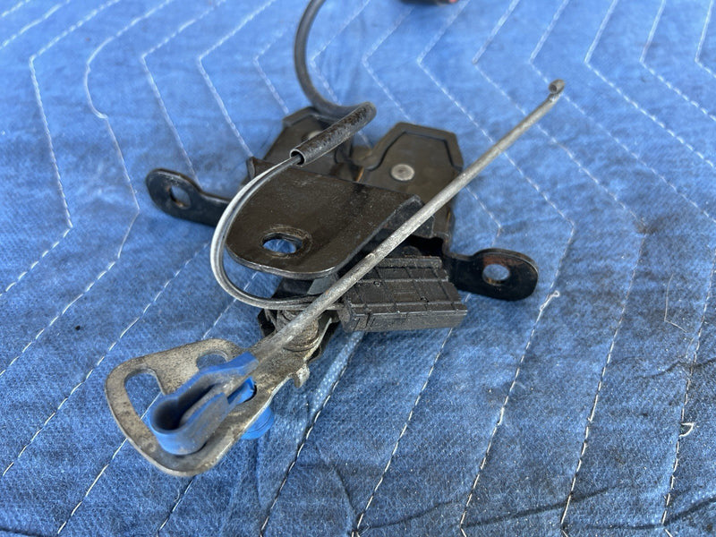 1998-2003 Jaguar XJR XJ8 X308 Trunk Latch Catch & Lock w/ Hardware OEM #4715E