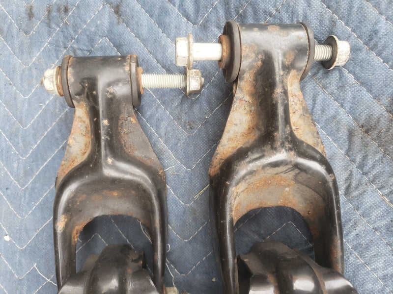 2000-2005 Chevy Impala RH LH Torque Strut Support Bracket Mount Pair OEM #1932CN