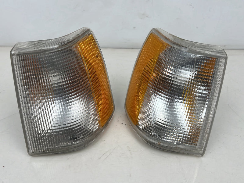1990-1992 Volvo 740 745 940 Front Right & Left Turn Signal Light Lamp Pair OEM #5894EM