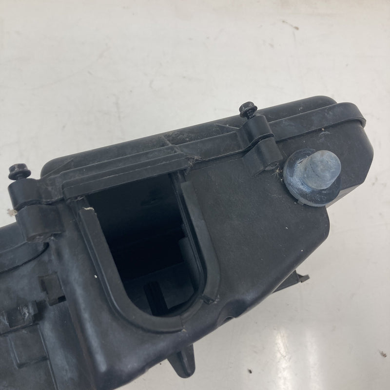 2001-2005 Volkswagen Passat Air Intake 3B1 819 640 OEM #5536M