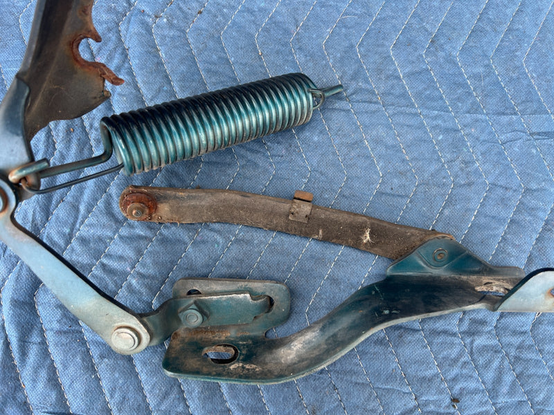 1986-1993 Volvo 240 244 Sedan Right & Left Hood Hinge Pair Green OEM #4234EM