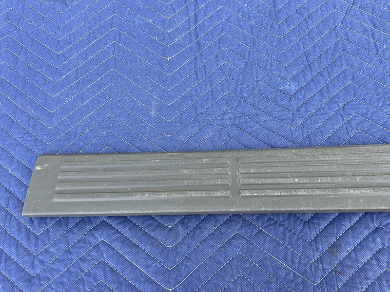Chevrolet Silverado - Door Sill Front PN: 15068358