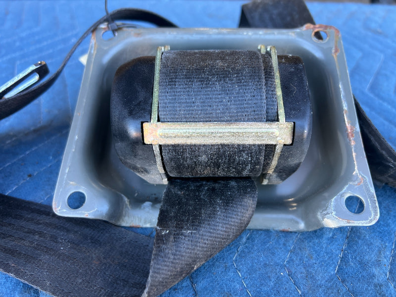 1986-1993 Volvo 240 244 245 Front Passenger Right Seat Belt Retractor OE #4342EM
