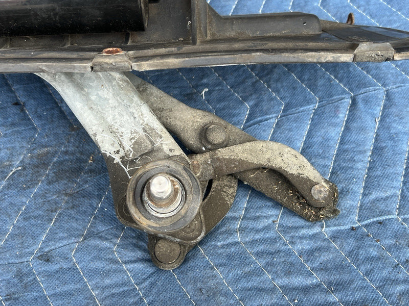 1998-2003 Jaguar XJR XJ8 X308 Windshield Wiper Motor & Transmission OEM #4736E