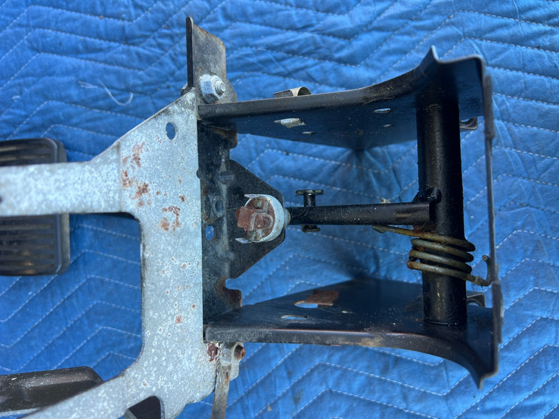 1986-1993 Volvo 240 244 Sedan Brake Pedal Lever Assembly OEM #4271EM