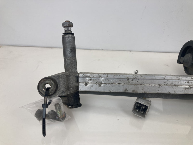 1992 Volvo 940 944 - Wiper Linkage PN: 1392140
