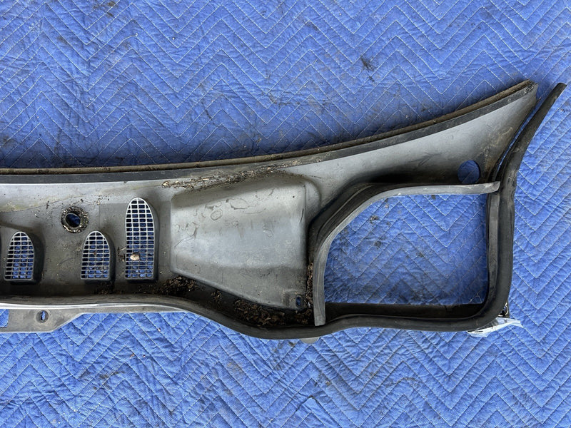 1993-1997 Volvo 850 850R Front Cowl Hood Wiper Motor Cover 9151644 OEM #4406E