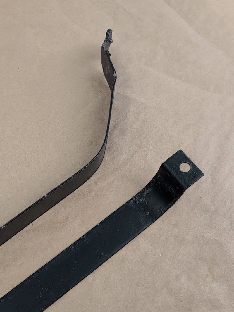 1995-1997 GMC Yukon Fuel Tank Strap Brackets Pair 697655 15978247 OEM