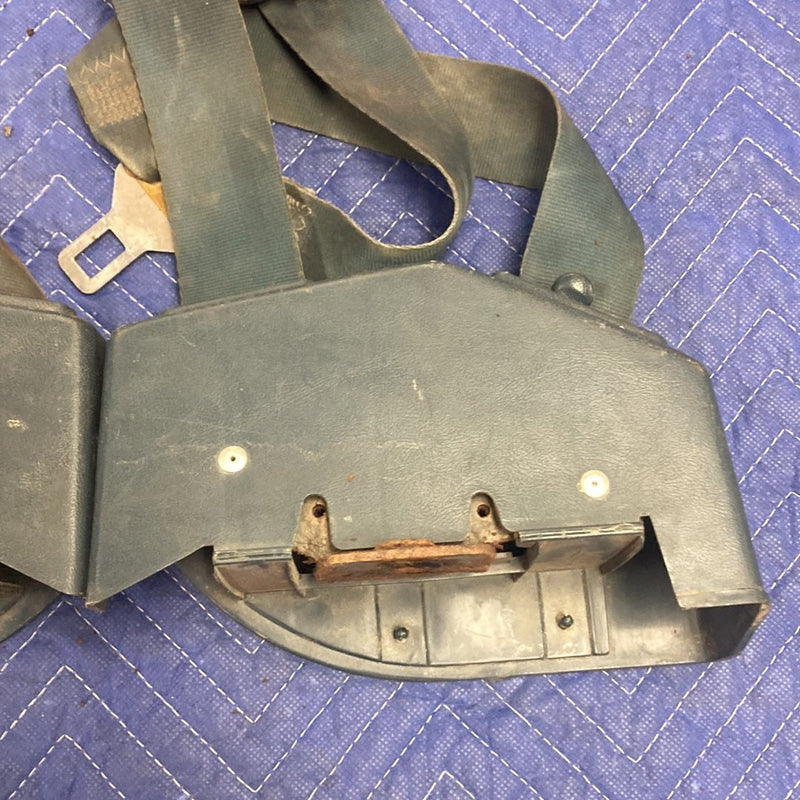 1988-1998 Chevy Silverado 1500 Front Center Seat Belt Retractor Set OEM #3615M