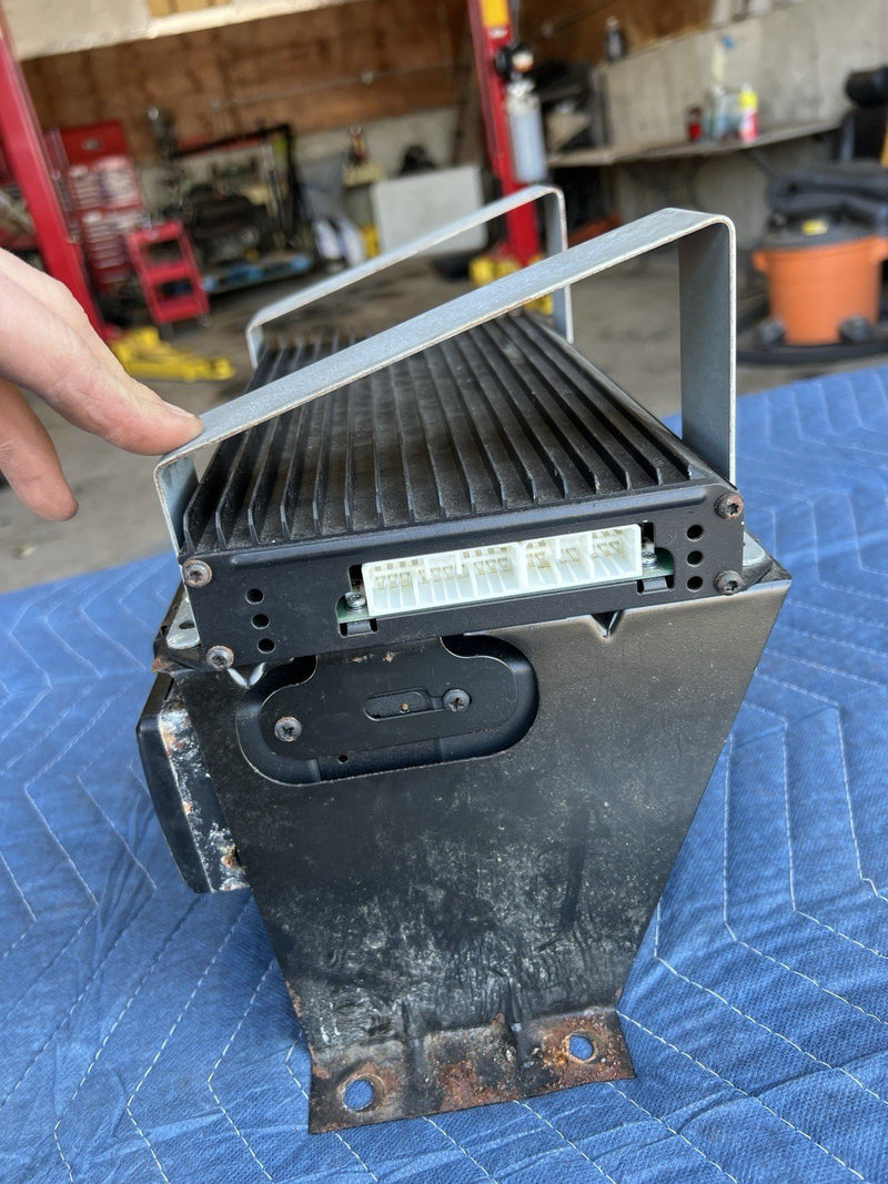 1998-2003 Jaguar XJR XJ8 X308 CD Changer & Speaker Radio Amplifier OEM #4674E