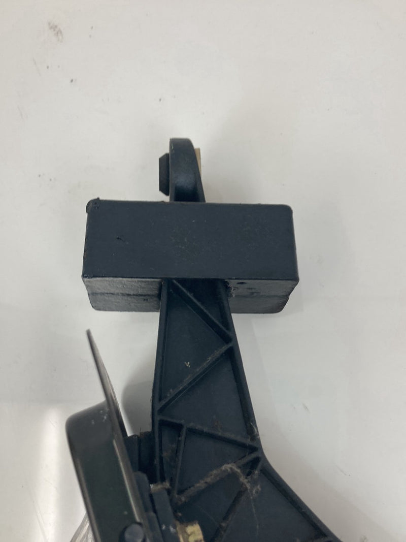 1992 Volvo 940 944 - Gas Pedal PN: 1330443