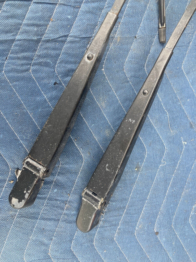 1997-2002 Jeep Wrangler TJ Wiper Arms Pair 2 Left Right Blades OEM #3240M