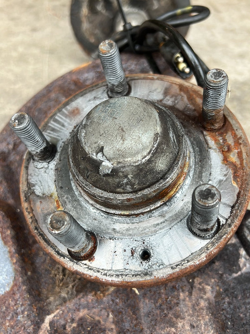 1990-1992 Volvo 740 745 940 Front Driver Left Strut Shock w/ Hub Assembly OEM #5994EM
